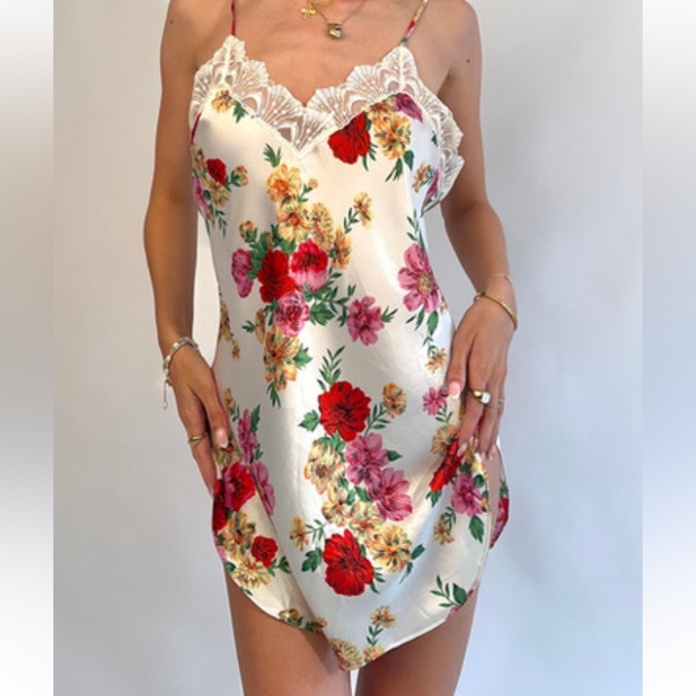00s Victoria Secret’s nighty, floral, sleeveless.  Slightly longer back. Lace